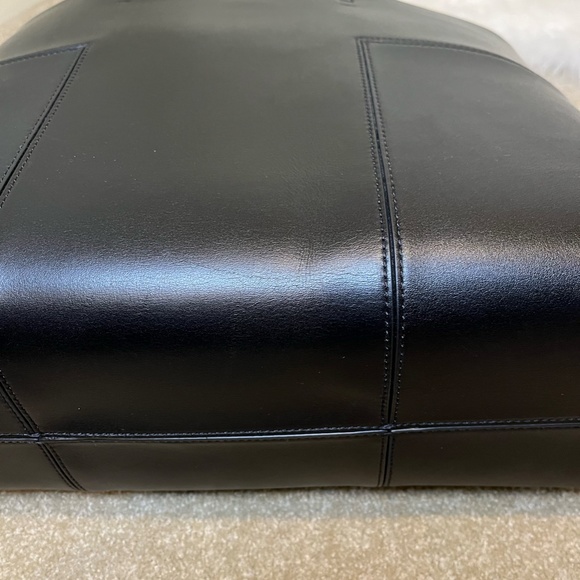 PRICE DROP! NWOT! Tory Burch Block-T Tote - Black - Picture 12 of 16